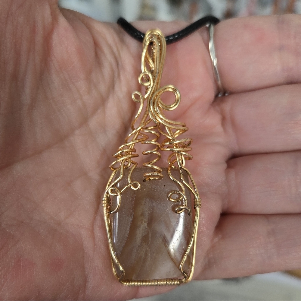 Handcrafted Wire Wrapped Banded Agate Pendant Necklace NWOT - Picture 2 of 4
